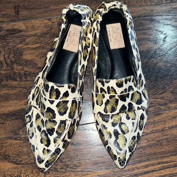 Flats - Picture 3 of 10